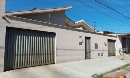 Casa com 3 quartos à venda na 611, 8, Setor São José, Goiânia por R$ 1.200.000