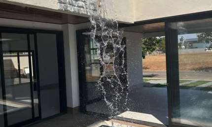Casa em condomínio fechado com 3 quartos à venda na Croácia Qd 02 LT 07, 1, Terras Alpha Residencial 2, Senador Canedo por R$ 950.000