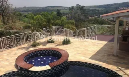 Linda casa de condomínio em Sousas, com 350m², 4 quartos e 3 suítes.