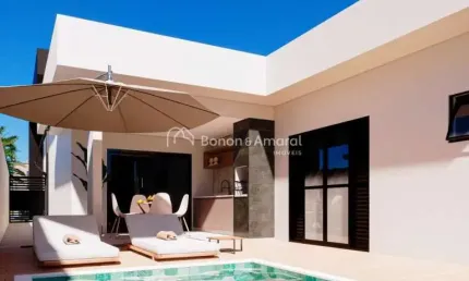 Casa à venda em condomínio, Nova Odessa, em construção,3 suites,lavabo,closet, ampla sala para 2 ambientes com pé direito alto integrada com a cozinha, lavabo, área de serviço e banheiro. Espaço gourm
