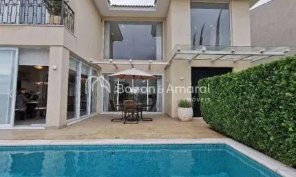 Casa de Condomínio com 315 m², 3 quartos e 6 banheiros.