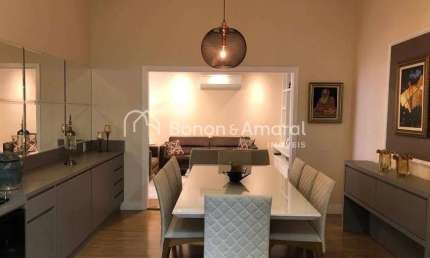 Casa com 5 Quartos e 5 banheiros à Venda, 320 m² por R$ 1.585.000