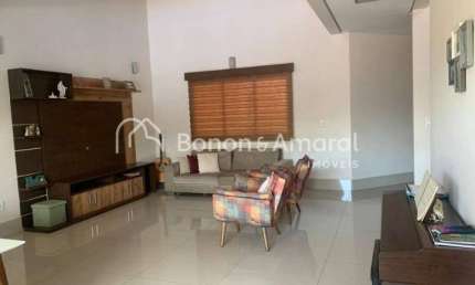 Casa de Condomínio com 3 Quartos e 4 banheiros à Venda, 220m² por R$ 1.100.000