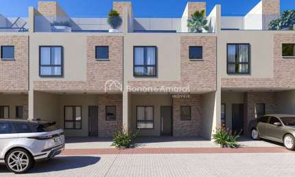 Casa com Elevador e Espaço Gourmet: 2 Dormitórios, 2 Suítes, Sala e 2 Banheiros