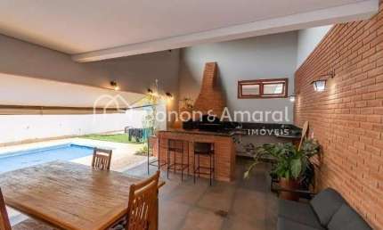 Casa térrea em Barão Geraldo, 240 m² de área construída.
