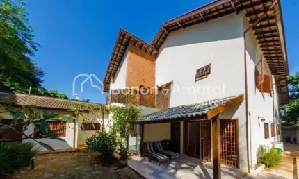 Sobrado com 5 quartos e 8 banheiros à venda, com elevador, 464m² de construção