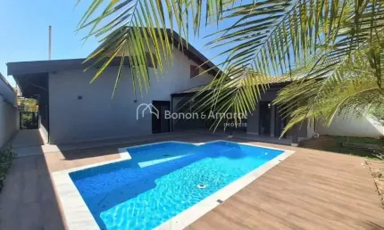 Seu Refúgio de Conforto e Estilo: Casa Térrea Renovada em Condomínio Exclusivo em Valinhos!