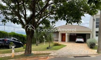 Ótima casa à venda em condomínio por R$ 1.500.000,00