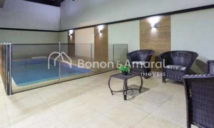 Linda casa com piscina, em condomínio, por R$ 1.300.000,00