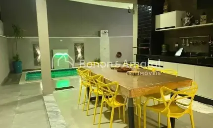 Casa à Venda no Condomínio Vila do Sol, 3 suítes com piscina em Valinhos-SP