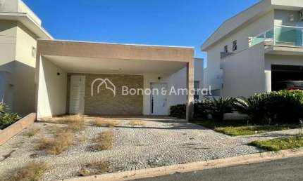 Casa à Venda no Condomínio Le Village em Valinhos - Conforto, Ampla Área Externa e Ótima Localização!
