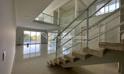 **Linda Casa à Venda em Valinhos - Conforto, Espaço e Localização Privilegiada**