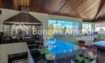 Sobrado Espaçoso com Piscina e Lazer Completo em Condomínio Fechado em Valinhos - SP