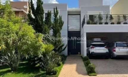 Casa moderna e sofisticada com 4 suítes e espaço multiuso no térreo