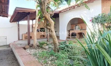 Ampla Casa Térrea com Quintal Gourmet na Cidade Universitária - 244m² de Conforto e Estilo
