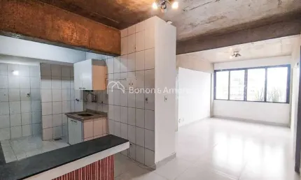 Loft Estiloso com Design Industrial no Coração da Cidade