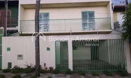 Sobrado à Venda com 4 quartos na Vila União, 176 m²