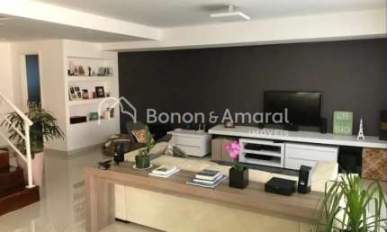 Casa Espaçosa e Confortável em Condomínio com Lazer Completo
