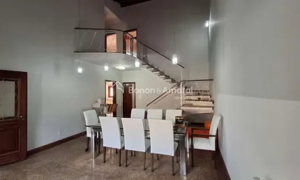 Venha conhecer este sobrado com 3 suítes e sala ampla