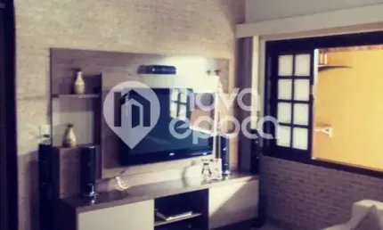 Casa com 2 quartos à venda na Rua Olímpio Vieira, Centro, São Gonçalo