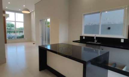 Casa / Sobrado em Condomínio no Residencial Portal do Sol em Holambra