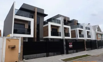 TRIPLEX A VENDA NO BAIRRO UBERABA COM AMPLO TERRENO A 300M DA AV. SALGADO FILHO