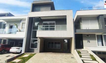 CASA A VENDA EM UBERABA, CURITIBA, CONDOMÍNIO BOULEVARD PRIVILÉGE, A 500 METROS DA LEONIDAS MARQUES.