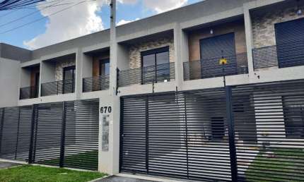 SOBRADO A VENDA NO BAIRRO UBERABA, CURITIBA, FRENTE PARA A RUA 0 500M DO CLUBE NIKEI).