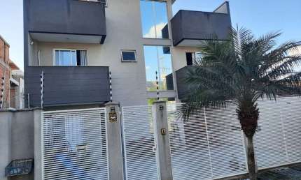 SOBRADO A VENDA NO UBERABA, CURITIBA, EXCELENTE LOCALIZAÇÃO (PRÓXIMO DA AV. SEN SALGADO FILHO), 03 DORMITÓRIOS (SUITE COM SACADA), ÁTICO E TERRAÇO.
