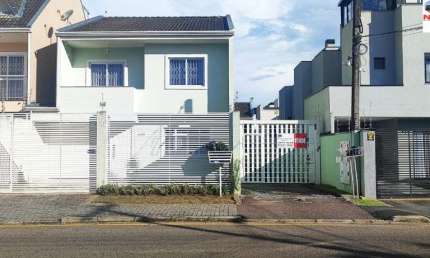 SOBRADO A VENDA NO BAIRRO UBERABA, PRÓXIMO AO CLUBE NIKEI