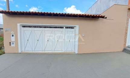 Casa Padrão à venda e locação em Samambaia, São Carlos: 3 dormitórios, suíte, garagem coberta