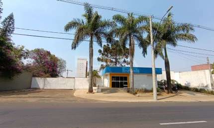Amplo barracão comercial com 8 salas e 20 garagens no Parque Santa Felícia Jardim