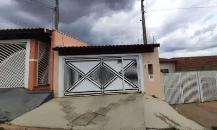 Casa padrão com 2 dormitórios e churrasqueira no Jardim Medeiros, São Carlos