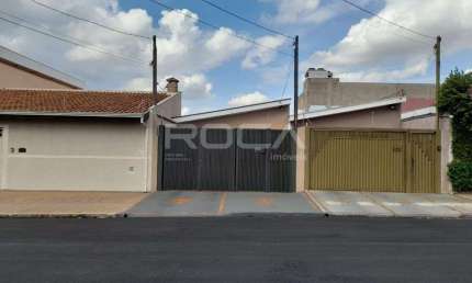 Casa Padrão à venda em São Carlos - 2 dormitórios e garagem coberta