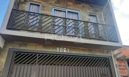 Casa à venda em São Carlos: charmosa residência com 3 dormitórios em Santa Felícia