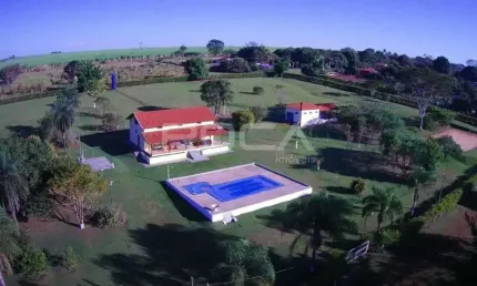 Chácara de Recreio, com área de 28.500 m2 (2,85 ha), próximo às margens do Rio Mogi Guaçu, totalmente cercada com cerca de arame farpado e pingos de ouro, Um sonho de consumo!