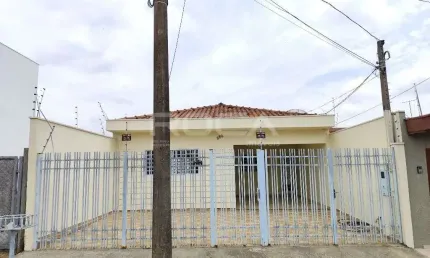 Casa de 3 dormitórios com suíte e churrasqueira no Jardim São João Batista