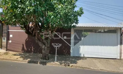 Casas à venda no Jardim São Carlos 5, São Carlos - 03 dormitórios, 01 suíte e 02 garagens
