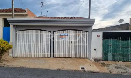Casa à venda em São Carlos, Jardim Jóckei Club A, 3 dormitórios, 2 garagens cobertas