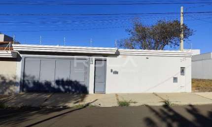Casa de Alto Padrão com 3 suítes e Churrasqueira no Planalto Paraíso em São Carlos