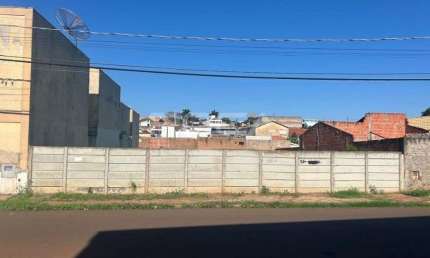Oportunidade imperdível! Terreno padrão à venda no bairro SILVIO VILARI em São Carlos.