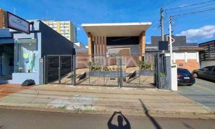 Casa padrão com 3 dormitórios no CENTRO de São Carlos