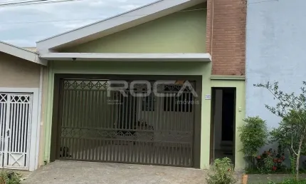 Casa à venda no Jardim Cardinalli, São Carlos - 3 dormitórios, 2 suítes e 2 vagas de garagem