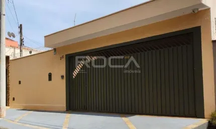 Casa de alto padrão com 3 dormitórios e suíte no bairro Romeu Santini em São Carlos