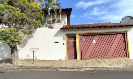 Lindo Sobrado de 4 Dormitórios para Alugar em Cidade Jardim, São Carlos