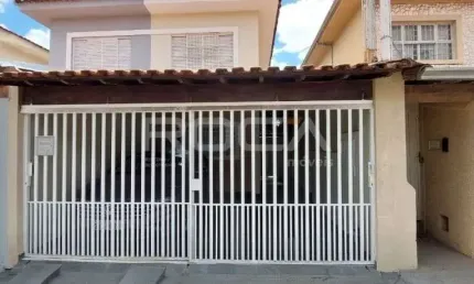 Casa/Sobrado à venda e locação na Vila Brasília, São Carlos - 2 dormitórios, closet, garagem.