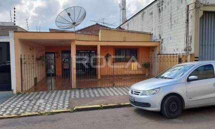 Casa à venda em São Carlos, 3 dormitórios e garagem coberta
