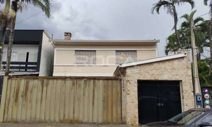 Casa de luxo com 5 dormitórios e piscina no CENTRO de São Carlos