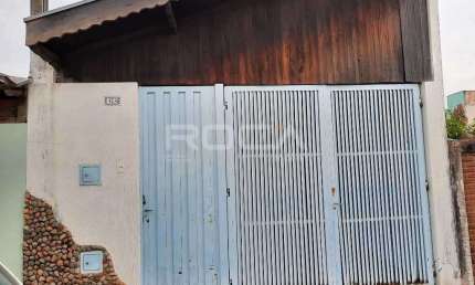 Charmosa Casa de 2 Dormitórios à Venda no Jardim Tangará, São Carlos