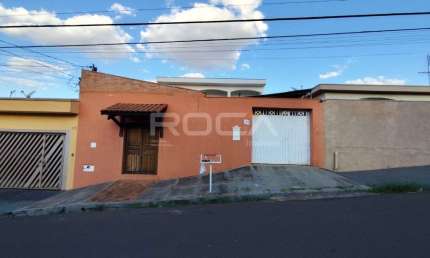 Magnífico Sobrado com 3 Dormitórios e Churrasqueira no Jardim Ricetti, São Carlos